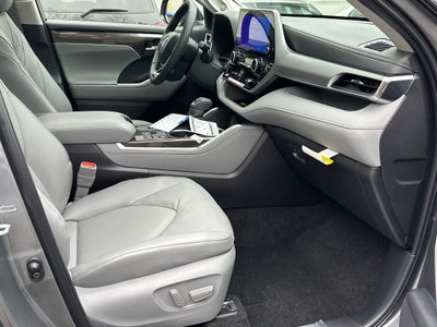 2026 Toyota Highlander Hybrid Platinum