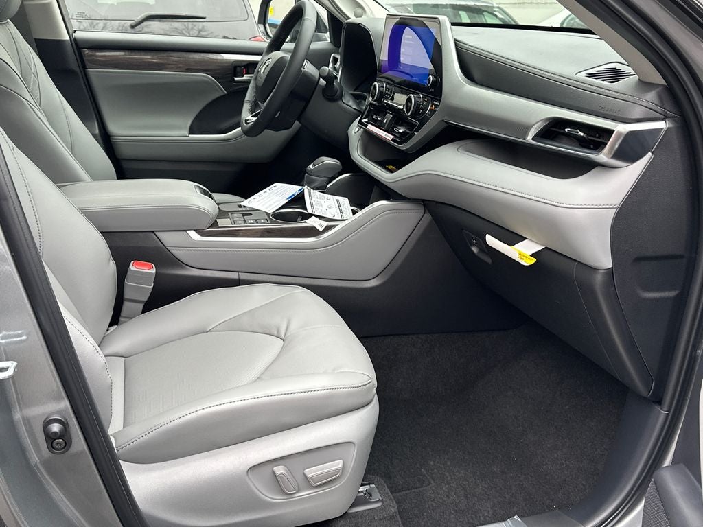 2026 Toyota Highlander Hybrid Platinum