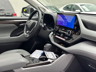 2026 Toyota Highlander Hybrid Platinum