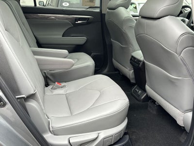 2026 Toyota Highlander Hybrid Platinum