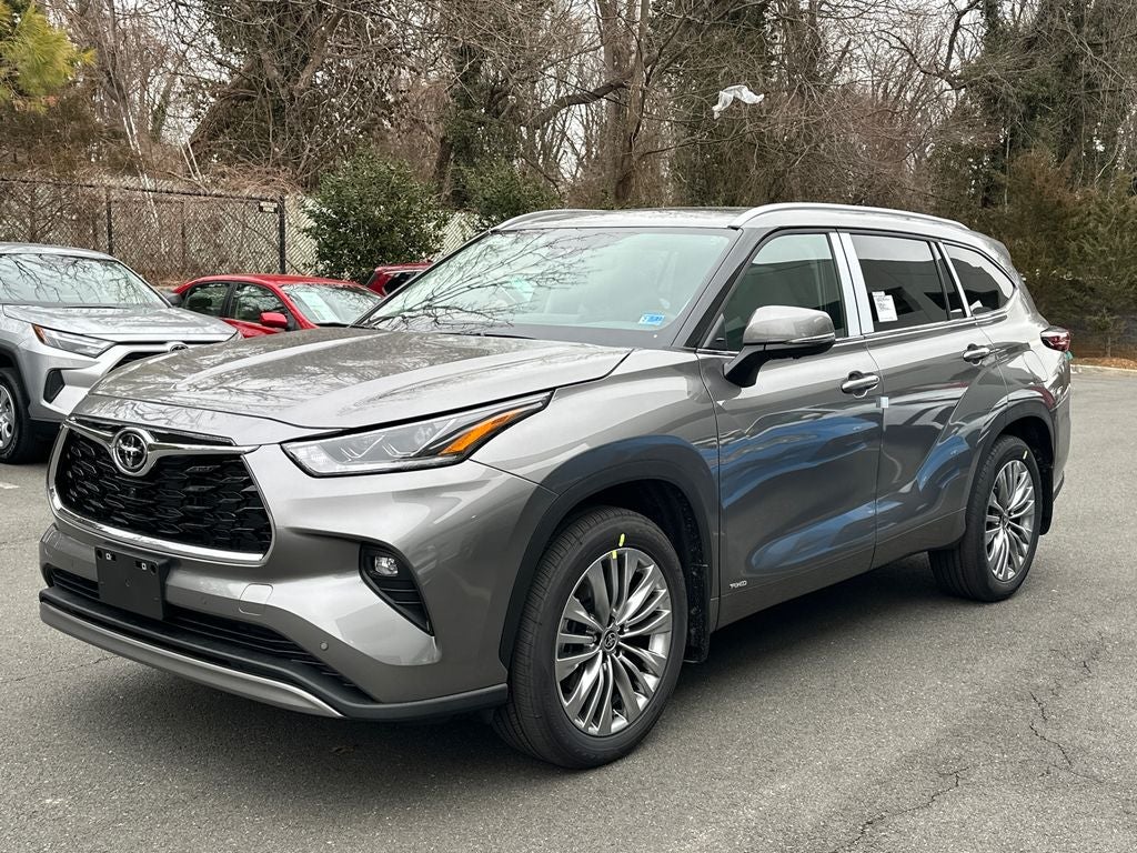 2026 Toyota Highlander Hybrid Platinum
