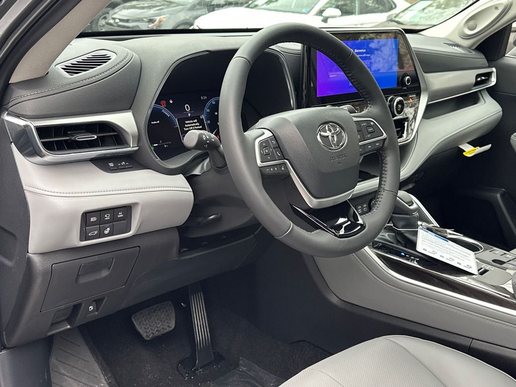 2026 Toyota Highlander Hybrid Platinum