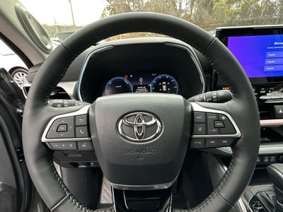 2026 Toyota Highlander Hybrid Platinum