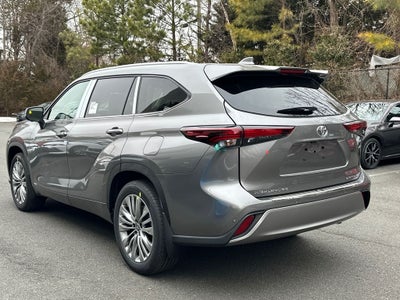 2026 Toyota Highlander Hybrid Platinum