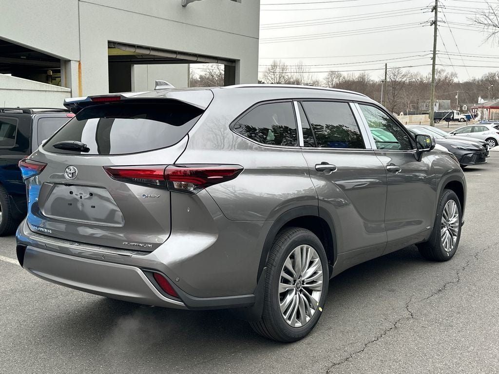2026 Toyota Highlander Hybrid Platinum