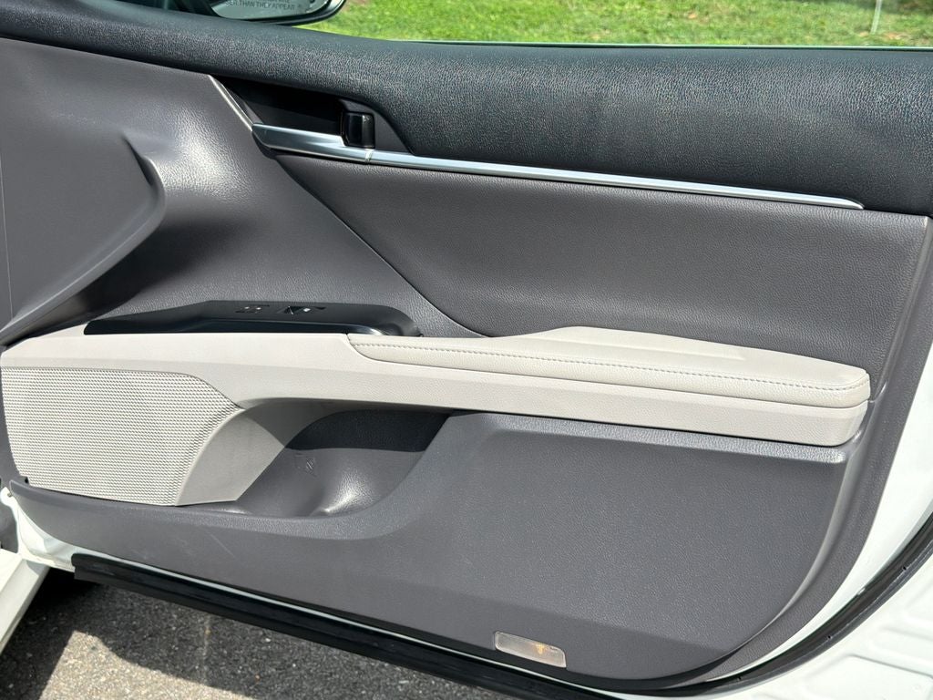 2019 Toyota Camry Hybrid XLE