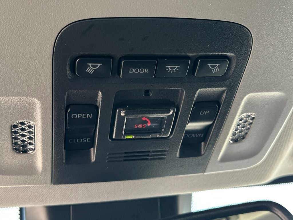 2023 Toyota Camry Hybrid XLE