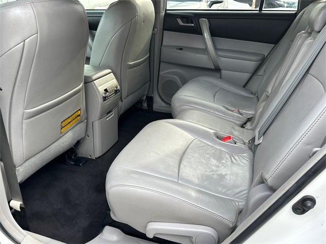 2011 Toyota Highlander SE