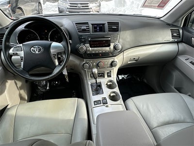 2011 Toyota Highlander SE