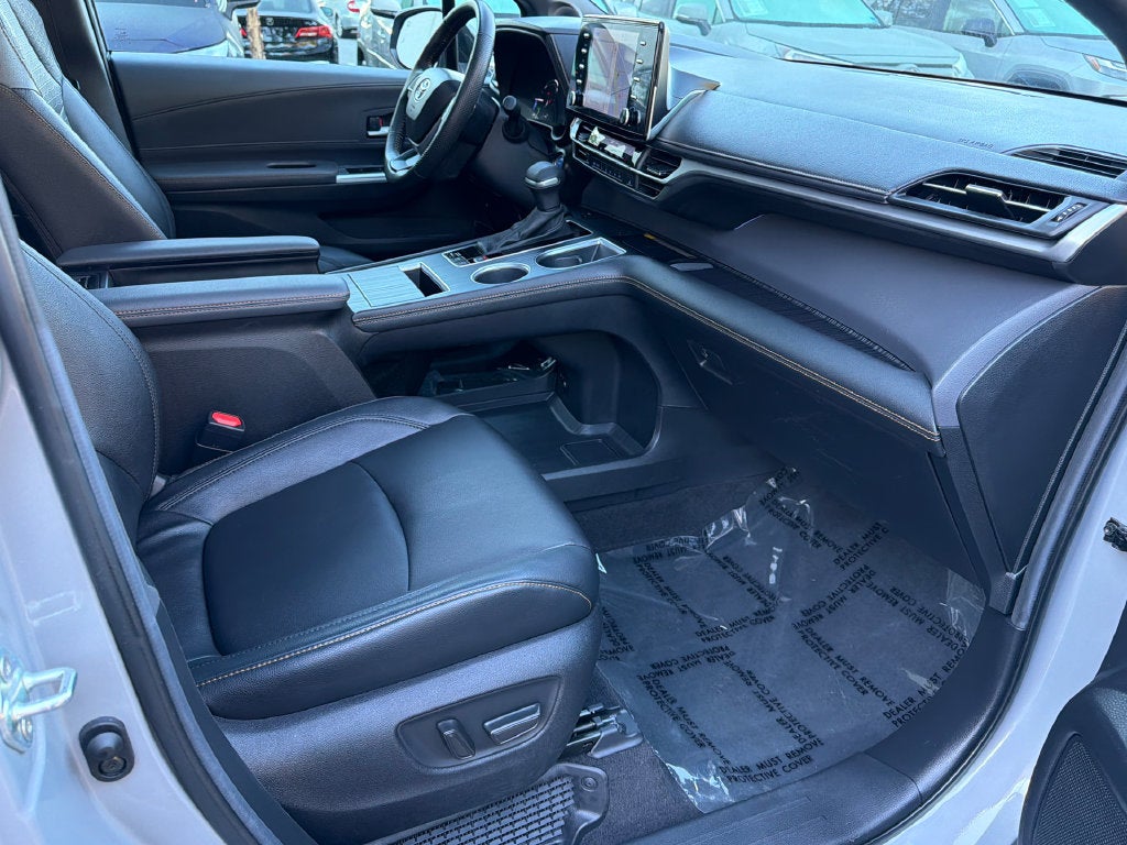 2024 Toyota Sienna Woodland Edition 7 Passenger