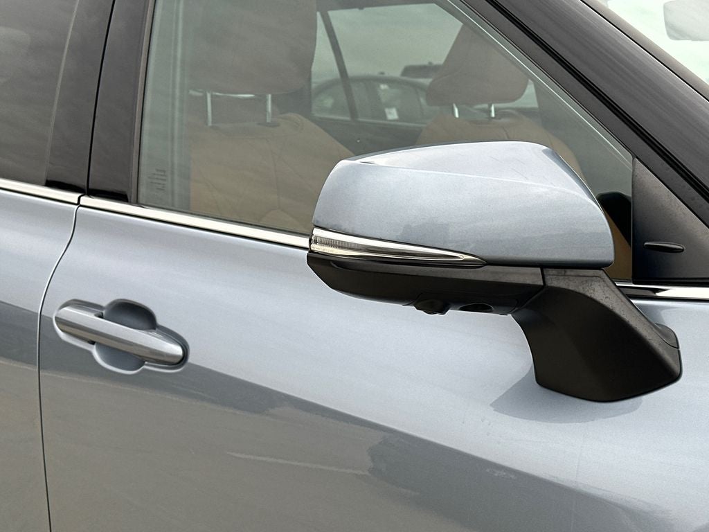 2023 Toyota Highlander Hybrid Platinum