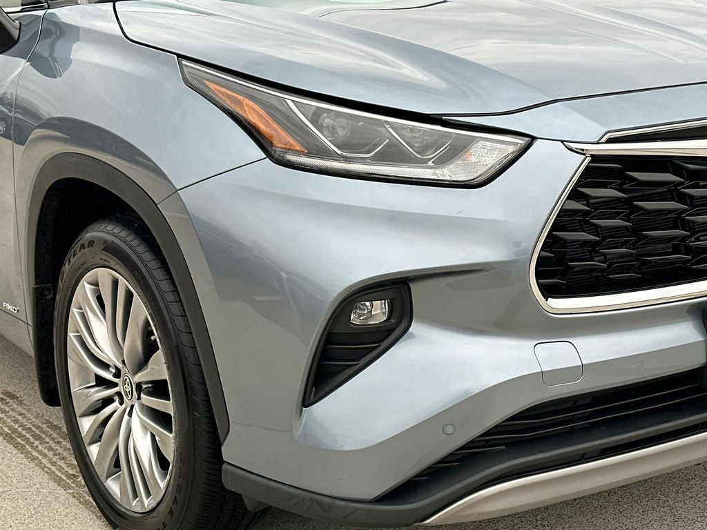 2023 Toyota Highlander Hybrid Platinum