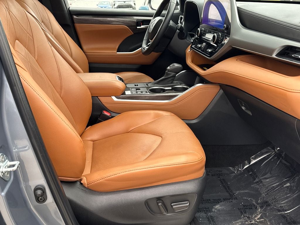 2023 Toyota Highlander Hybrid Platinum