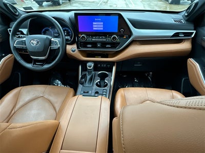 2023 Toyota Highlander Hybrid Platinum