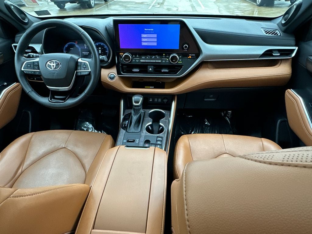 2023 Toyota Highlander Hybrid Platinum