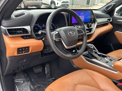 2023 Toyota Highlander Hybrid Platinum