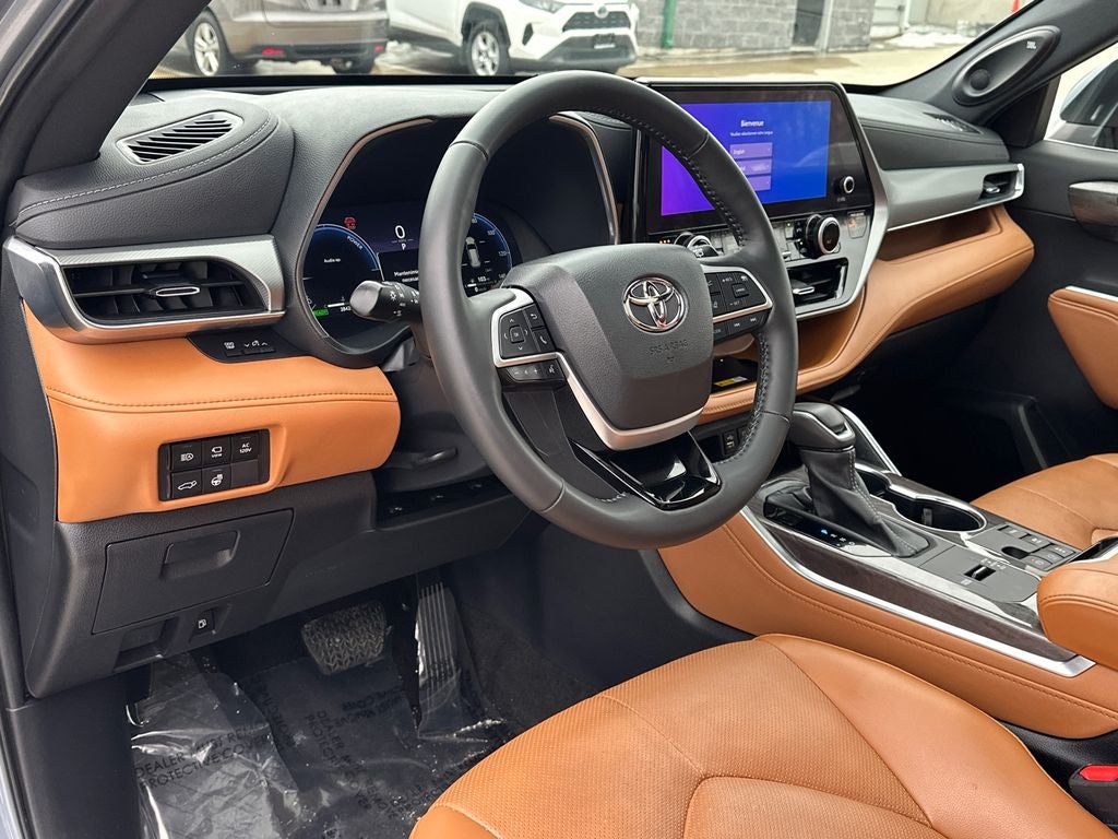 2023 Toyota Highlander Hybrid Platinum