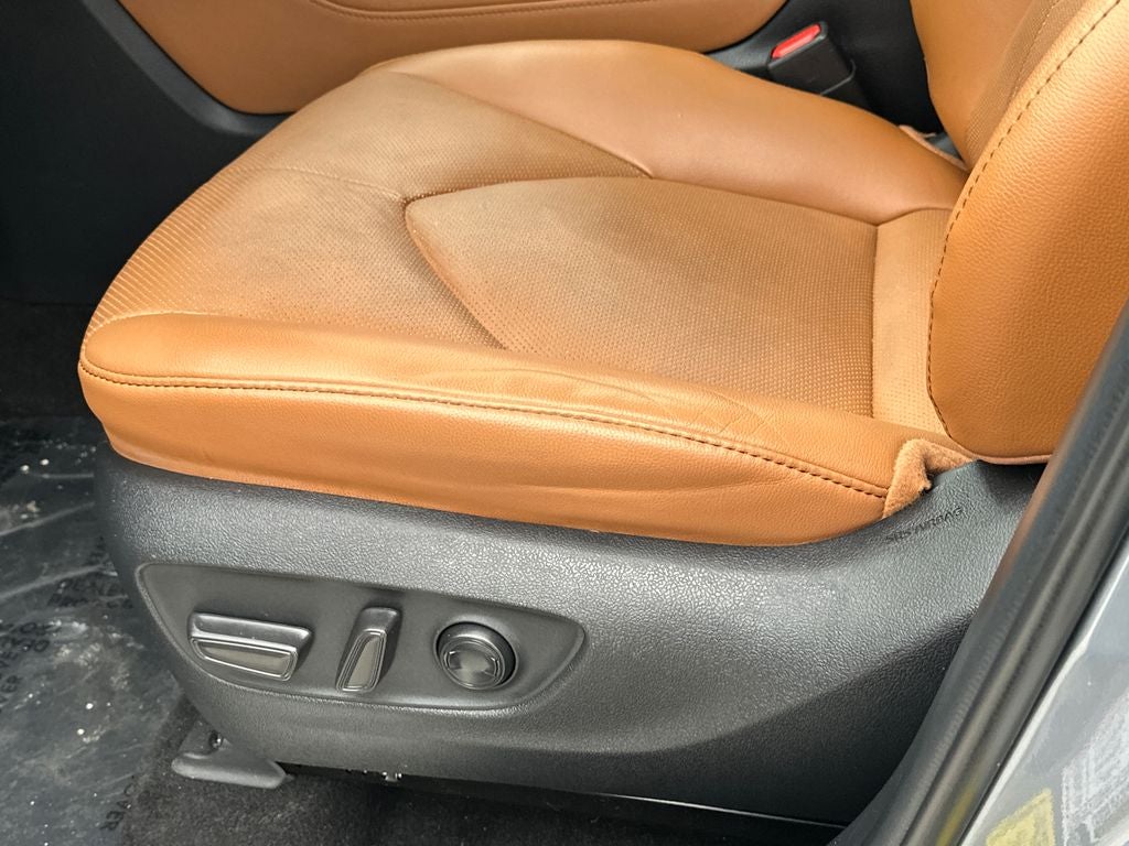 2023 Toyota Highlander Hybrid Platinum