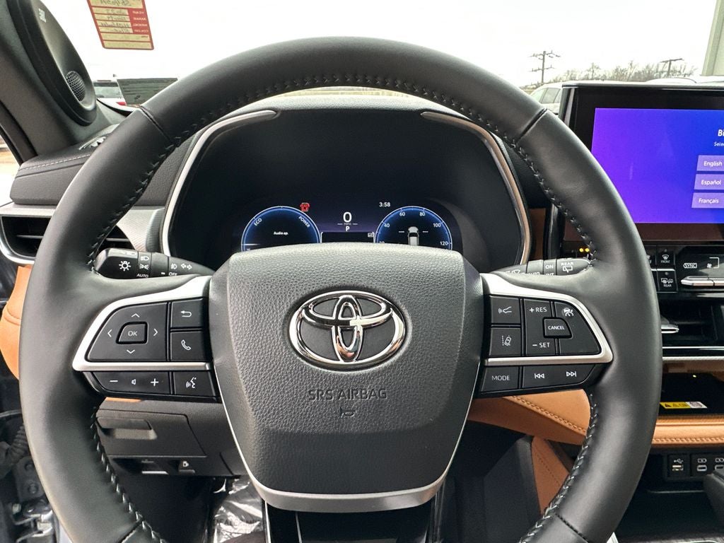 2023 Toyota Highlander Hybrid Platinum