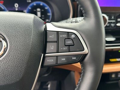 2023 Toyota Highlander Hybrid Platinum