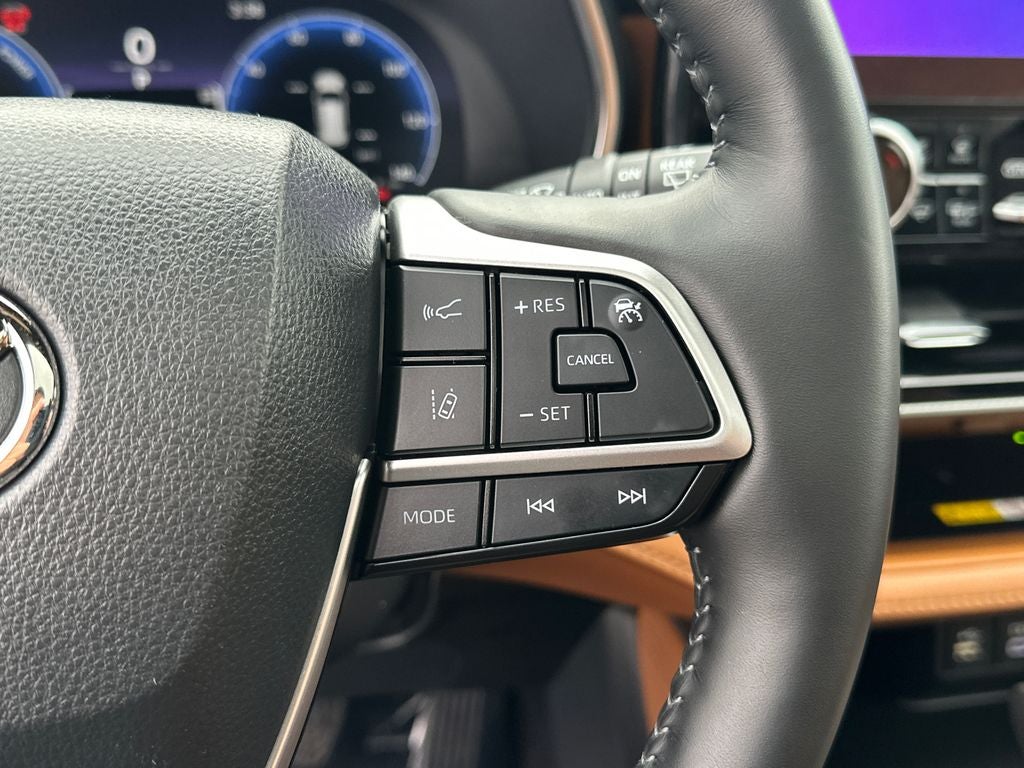 2023 Toyota Highlander Hybrid Platinum