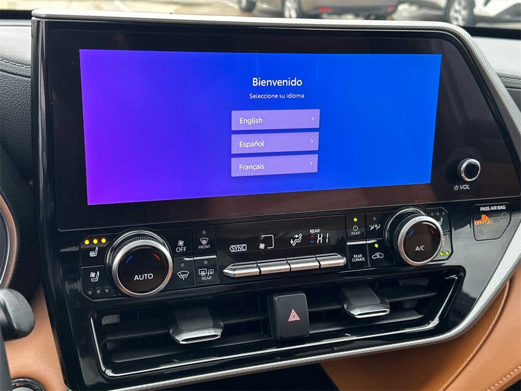 2023 Toyota Highlander Hybrid Platinum