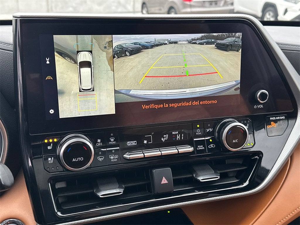 2023 Toyota Highlander Hybrid Platinum