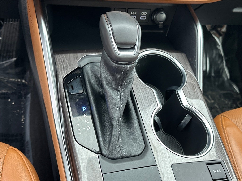 2023 Toyota Highlander Hybrid Platinum