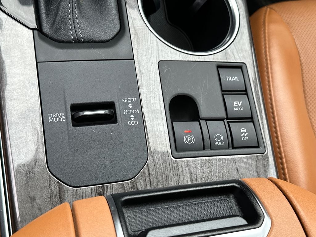 2023 Toyota Highlander Hybrid Platinum