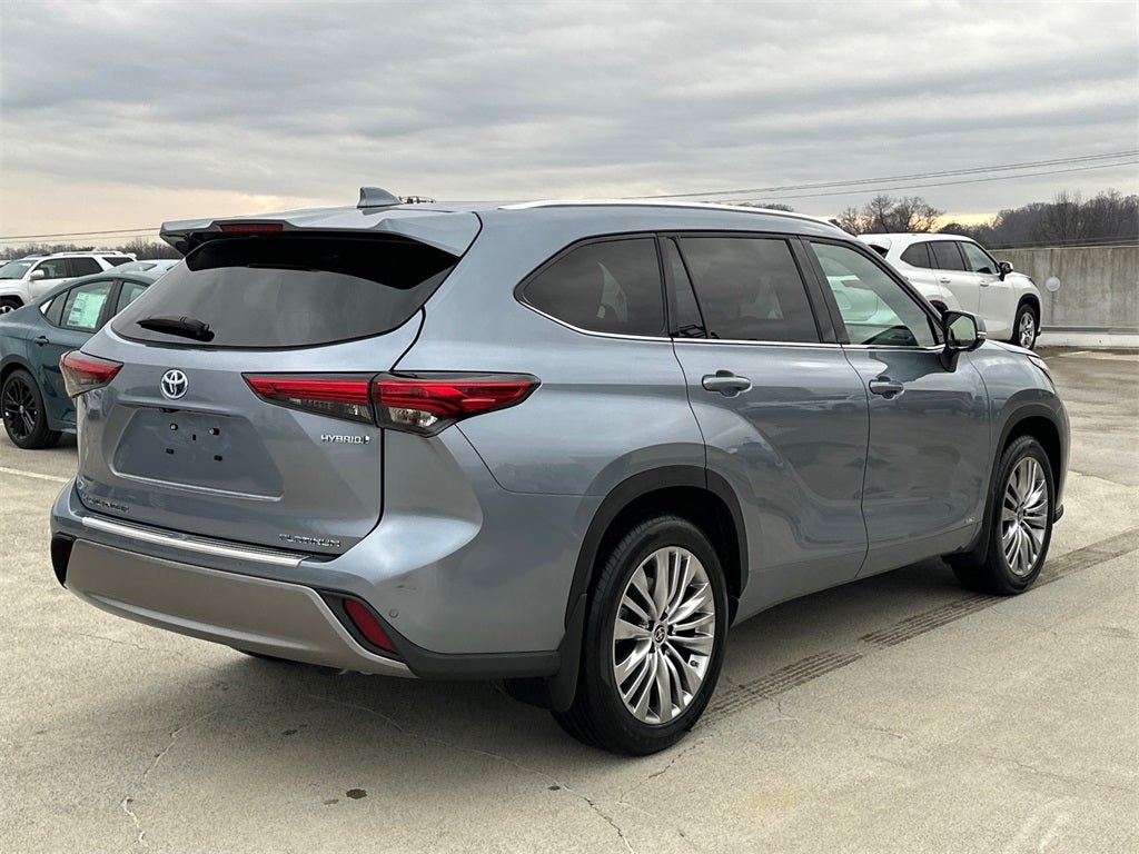 2023 Toyota Highlander Hybrid Platinum