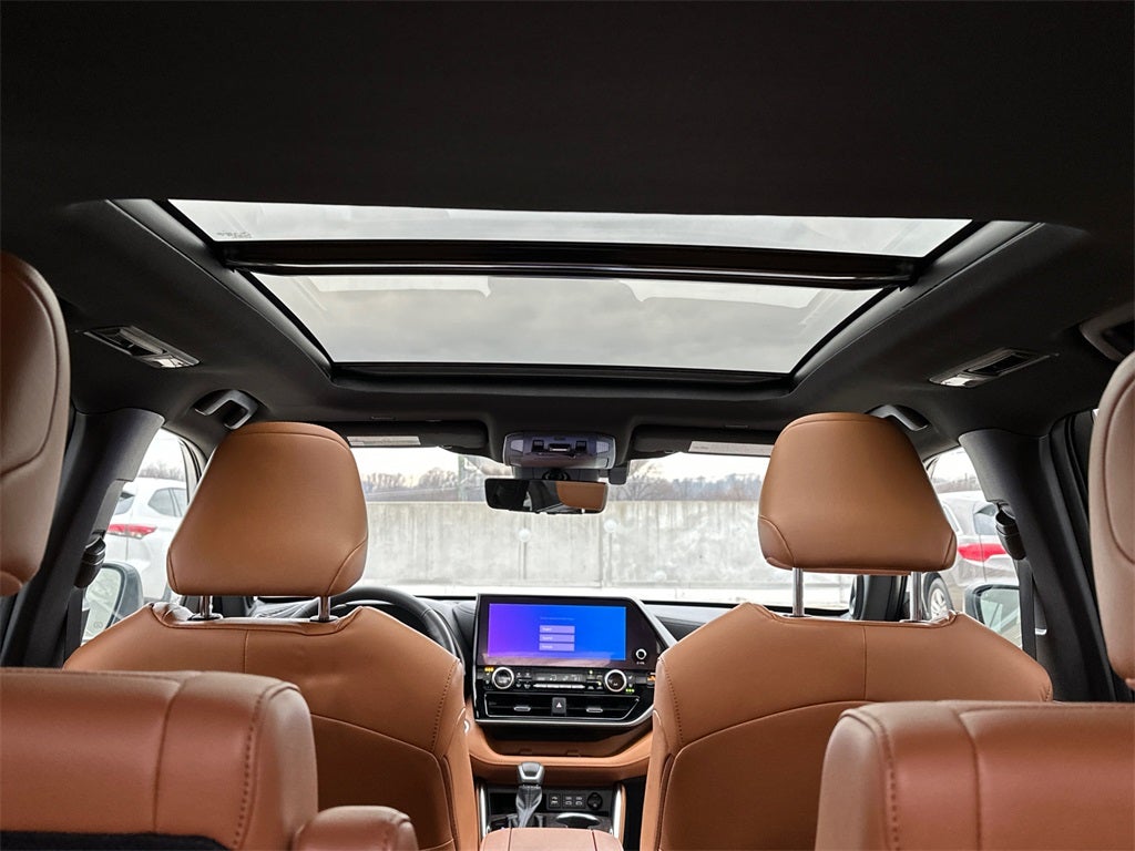 2023 Toyota Highlander Hybrid Platinum