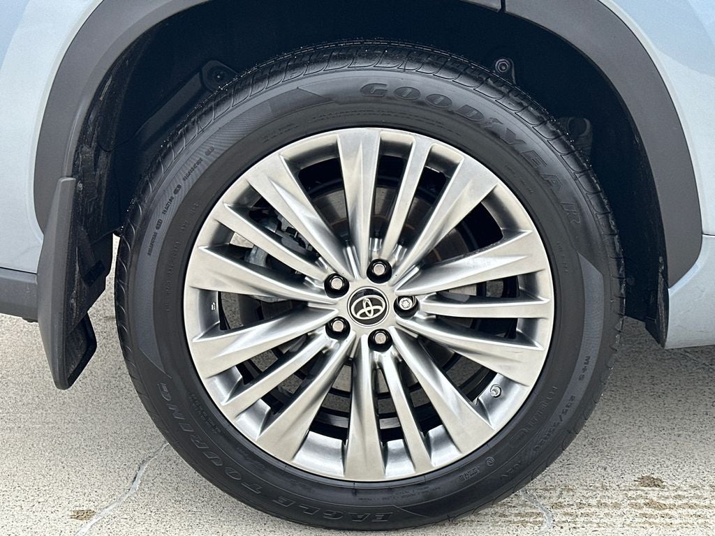 2023 Toyota Highlander Hybrid Platinum