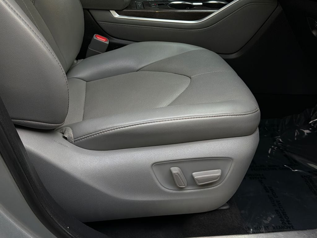 2021 Toyota Highlander Hybrid Platinum