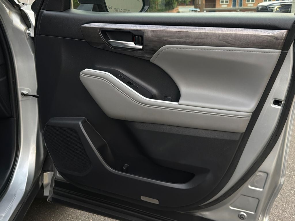 2021 Toyota Highlander Hybrid Platinum
