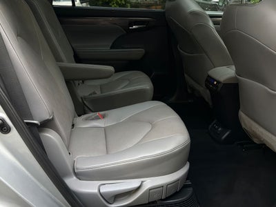 2021 Toyota Highlander Hybrid Platinum