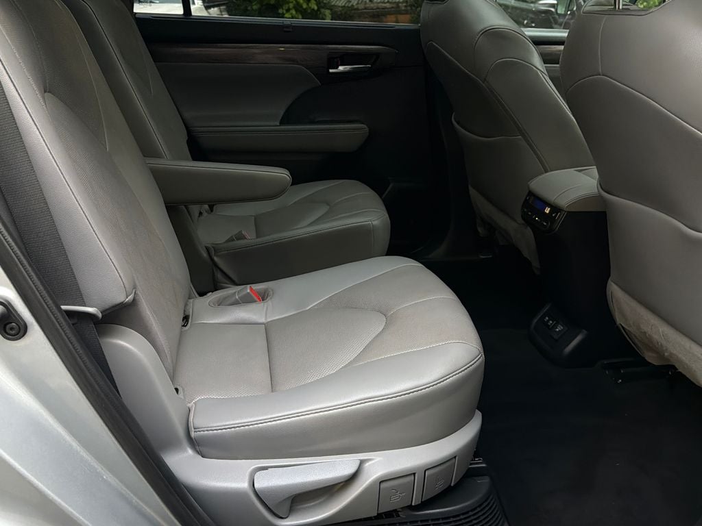 2021 Toyota Highlander Hybrid Platinum