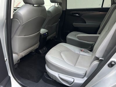 2021 Toyota Highlander Hybrid Platinum