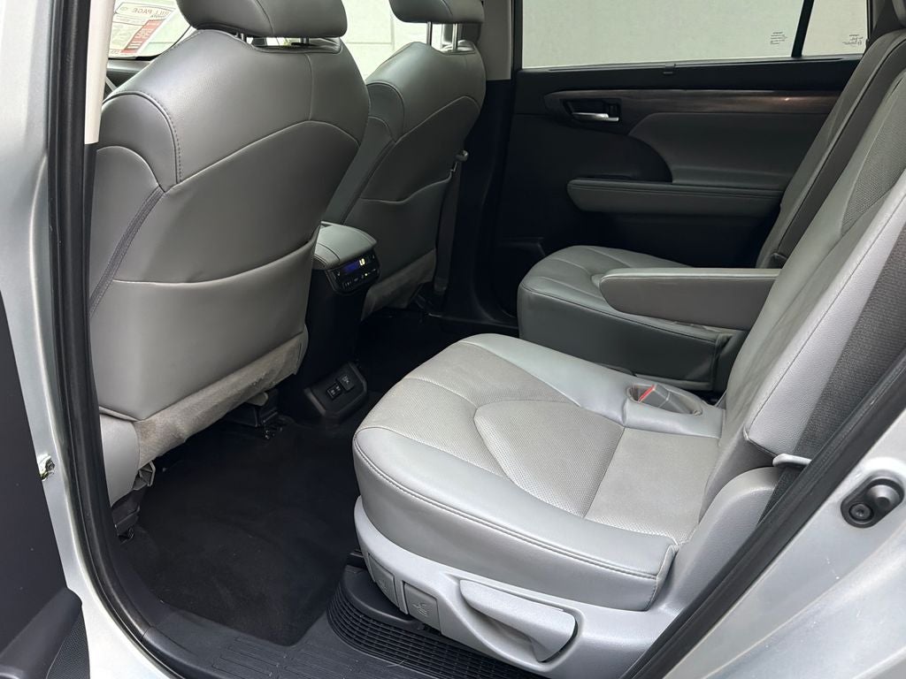 2021 Toyota Highlander Hybrid Platinum