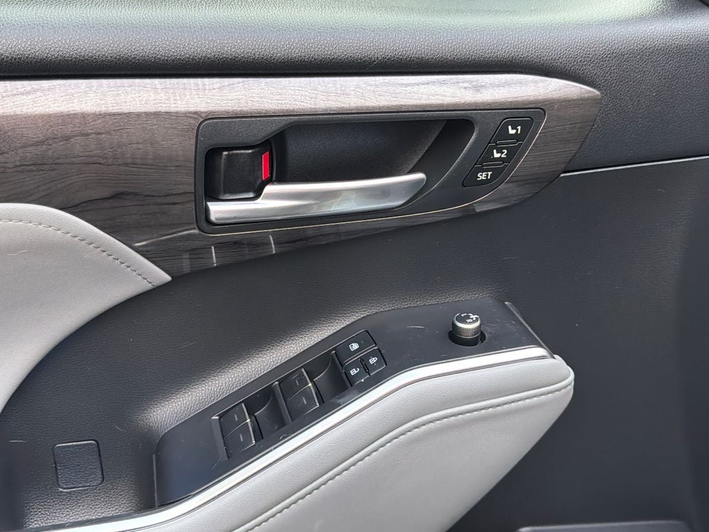 2021 Toyota Highlander Hybrid Platinum