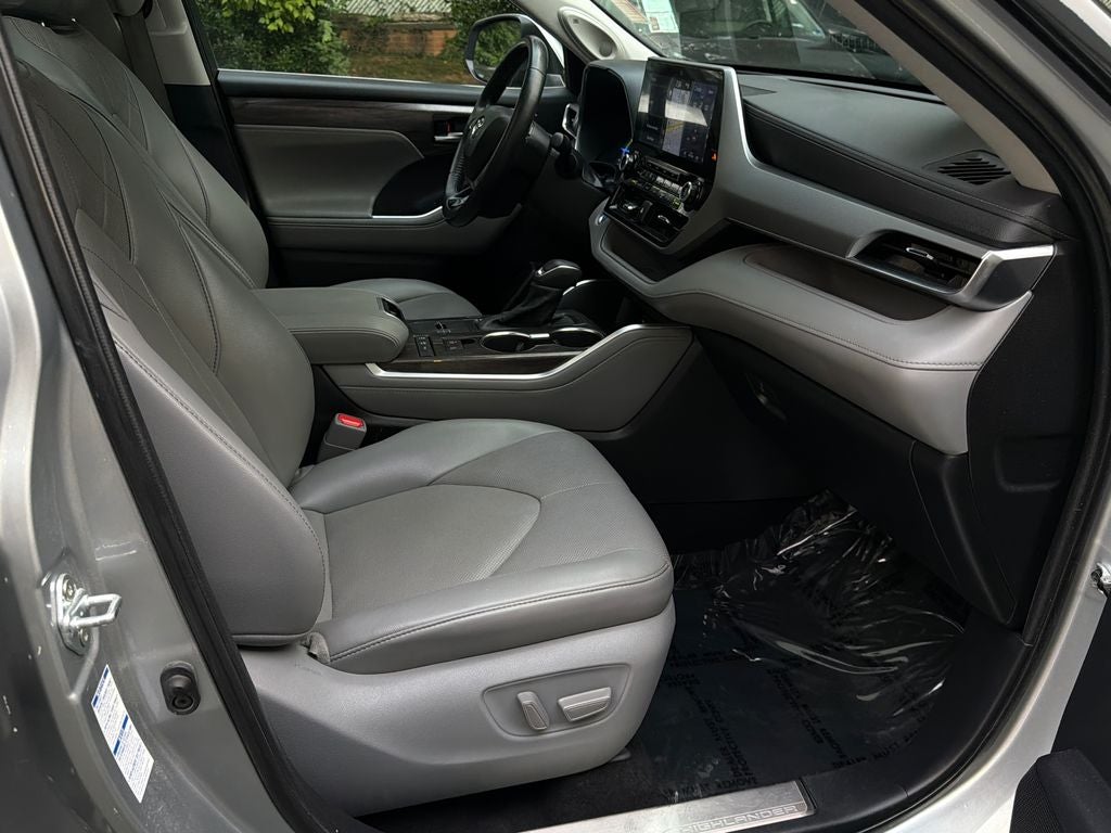 2021 Toyota Highlander Hybrid Platinum