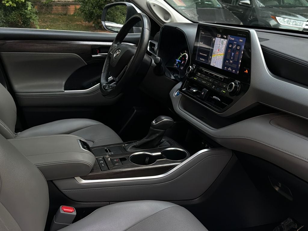 2021 Toyota Highlander Hybrid Platinum