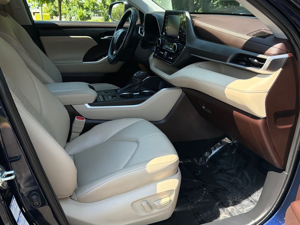 2022 Toyota Highlander Hybrid XLE