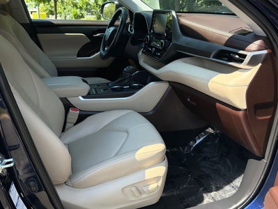 2022 Toyota Highlander Hybrid XLE