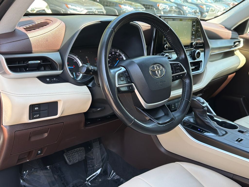 2022 Toyota Highlander Hybrid XLE