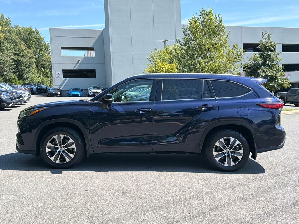 2022 Toyota Highlander Hybrid XLE