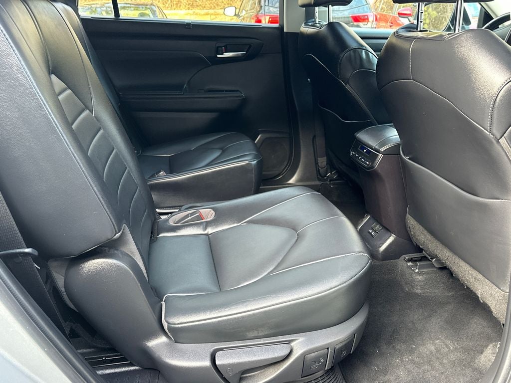 2022 Toyota Highlander Hybrid XLE