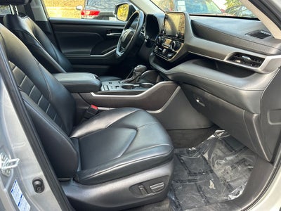2022 Toyota Highlander Hybrid XLE
