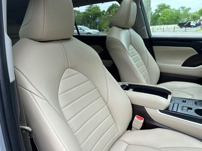 2022 Toyota Highlander Hybrid XLE