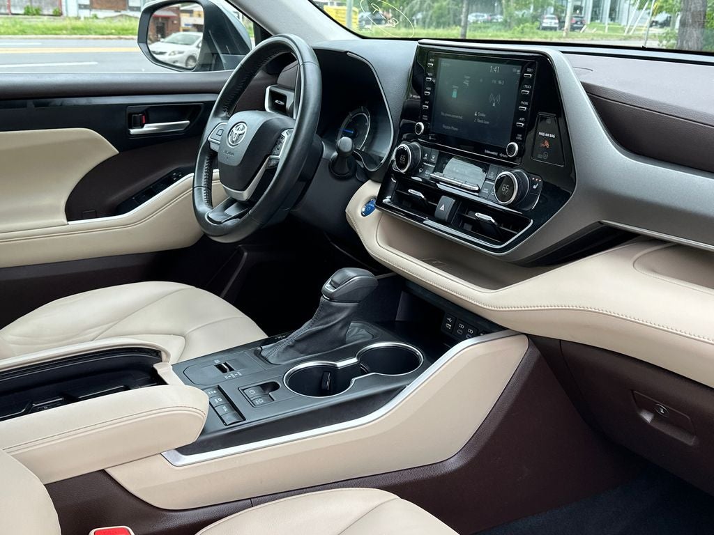 2022 Toyota Highlander Hybrid XLE