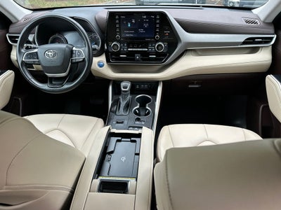 2022 Toyota Highlander Hybrid XLE